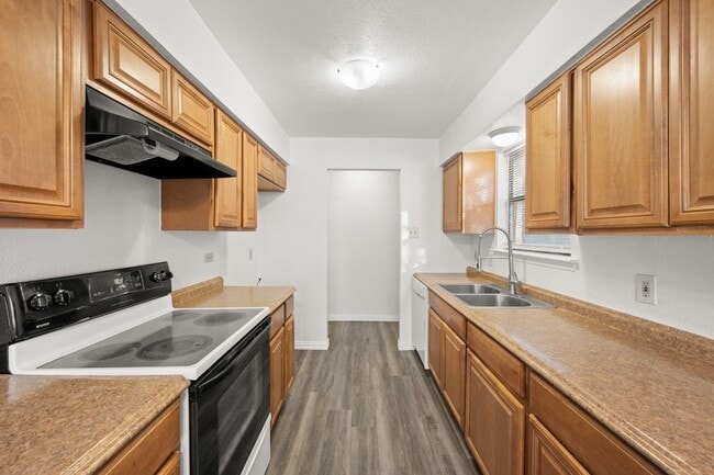 Building Photo - 7509 Echo Hill Dr