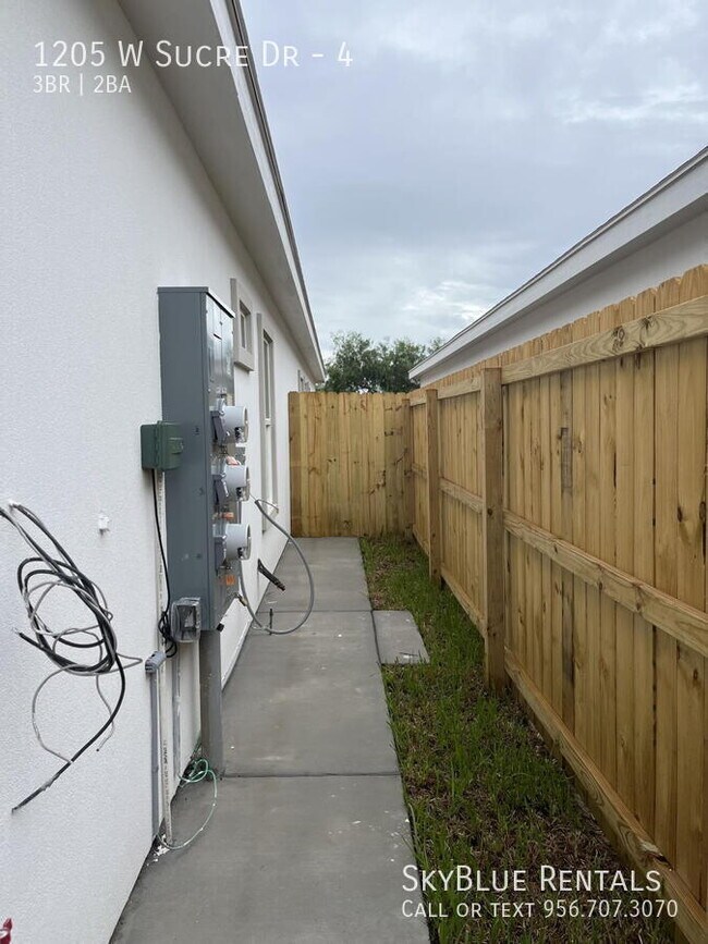 Building Photo - 1205 W Sucre Dr