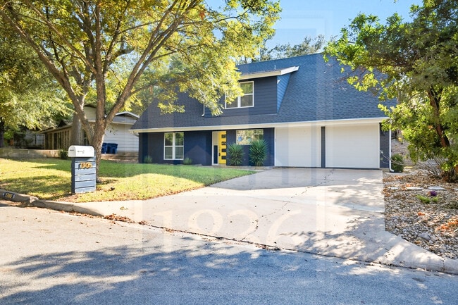 Building Photo - 1705 Deerfield Dr