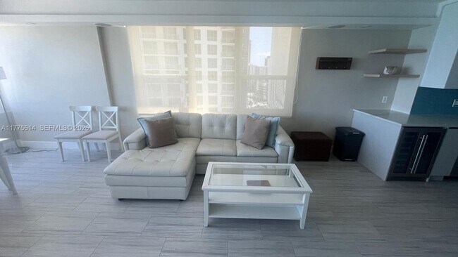 Building Photo - 3505 S Ocean Dr