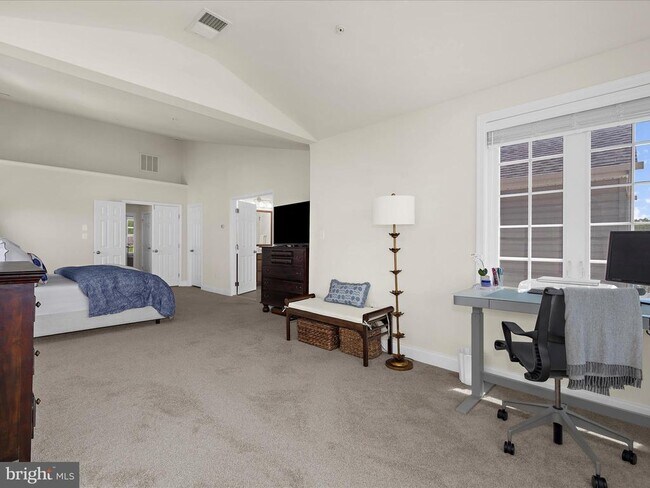 Building Photo - 8512 Pine Springs Dr