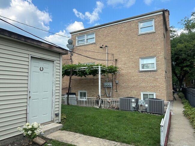 Building Photo - 8638 Trumbull Ave