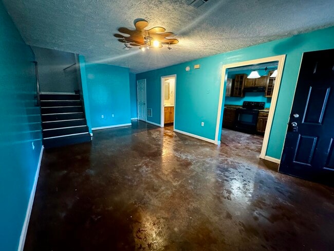 Building Photo - 555 N Limestone