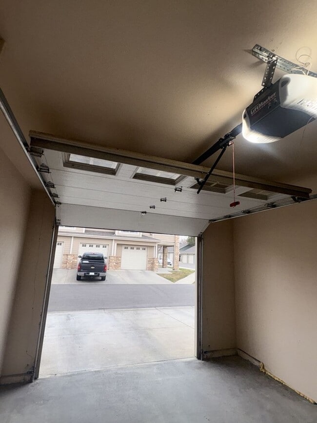 Building Photo - Beautiful 2bd/2ba Condo in West Greeley with Garage!