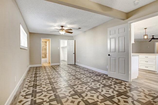 Building Photo - 505 Foxmeadow Ln