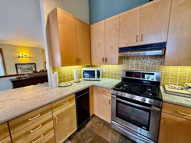 Building Photo - Snowcreek V – Stunning 4 Bed, 3 Bath Corner Unit