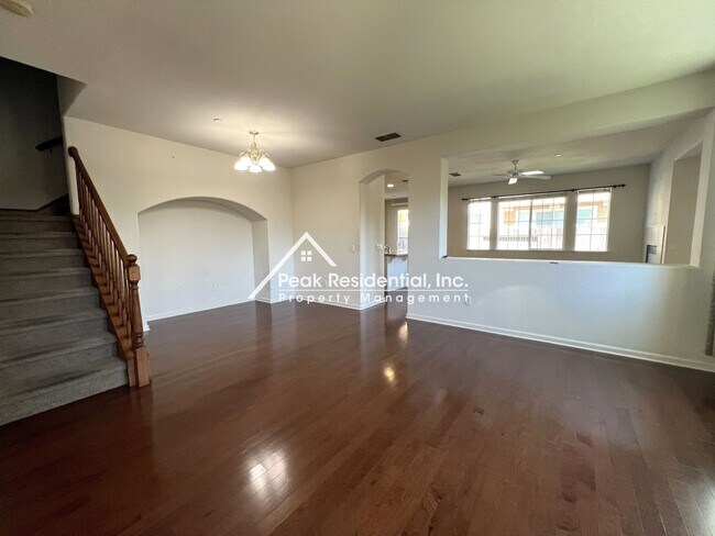 Building Photo - Beautiful Folsom 3bd/2.5ba Townhouse with ...