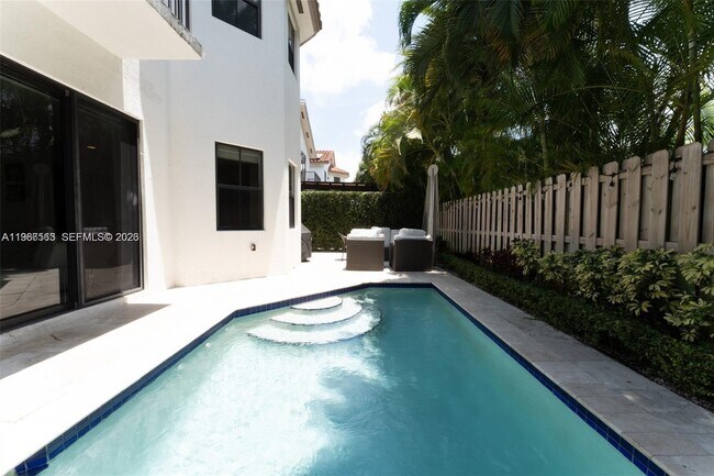 Building Photo - 10560 NW 69th Terrace