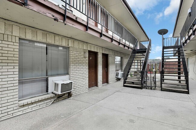 Building Photo - Make this charming studio your new home!