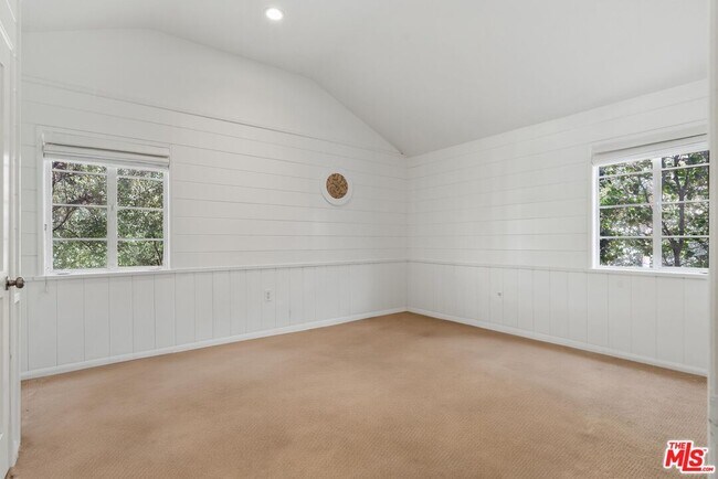 Building Photo - 5705 Sunnyslope Ave
