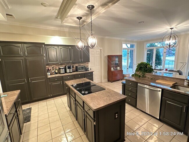Building Photo - Collierville Home NOW Available on the Gol...