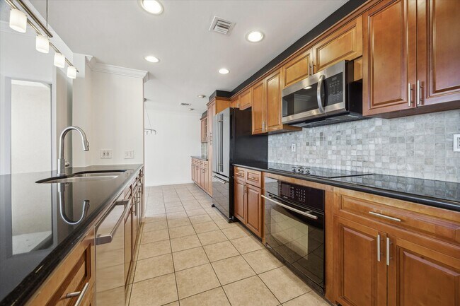 Building Photo - 49 Briar Hollow Ln