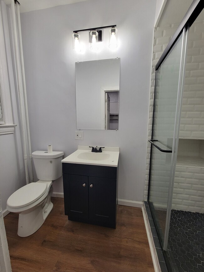 Building Photo - 104-108 Madison St