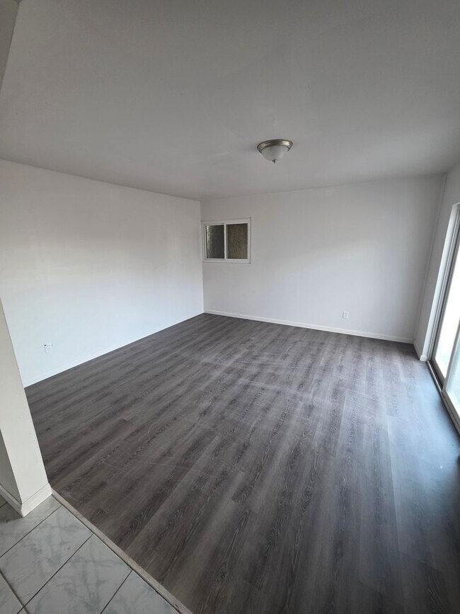 Building Photo - LIMITED TIME**1/2 OFF DEPOSIT**