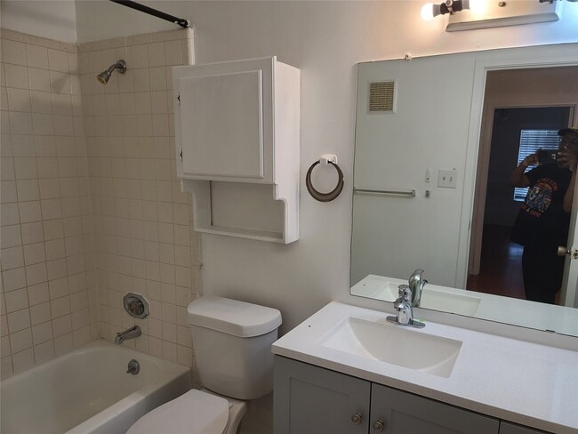 Building Photo - 6500 Sands Point Dr