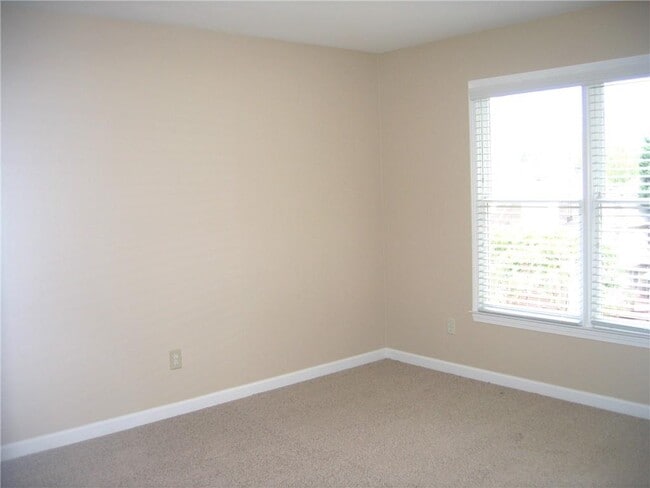 Building Photo - 1074 Pine Grove Ave NE