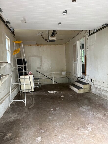 Building Photo - 1117 N Indian Ln