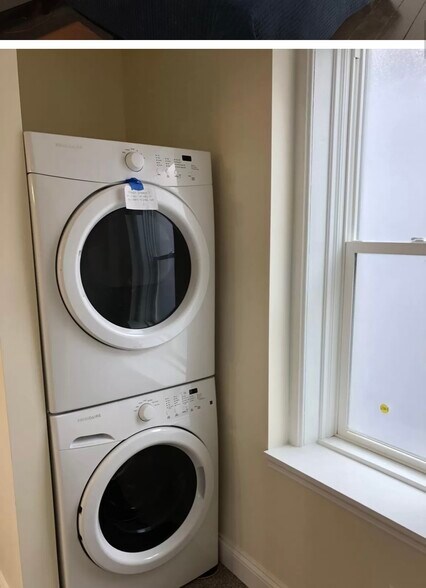 Building Photo - 107 S Main St