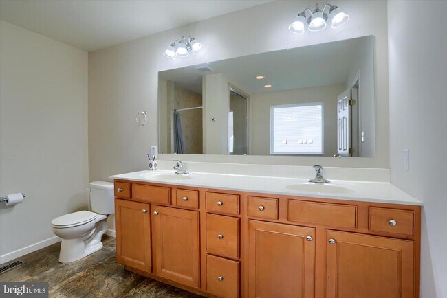 Building Photo - 158 McIntosh Ln