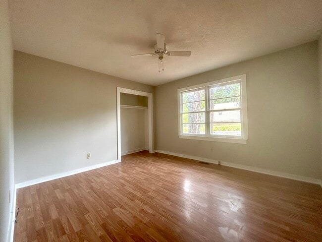 Building Photo - 1646 Amhurst St