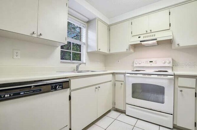Building Photo - 2690 Coral Landings Blvd