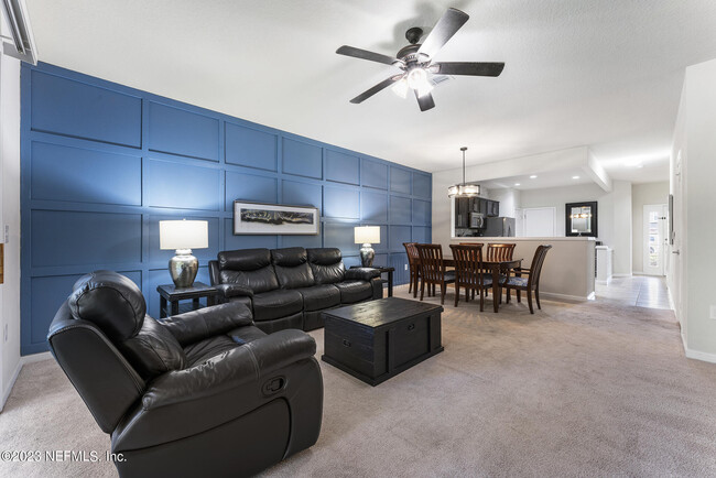 Building Photo - 6867 Roundleaf Dr