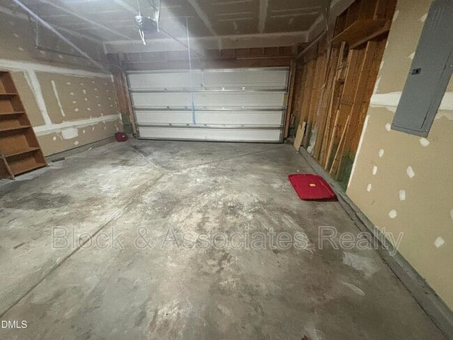 Building Photo - 4 White Spruce Ct