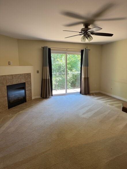 Living Room - 52 Grandview Cir