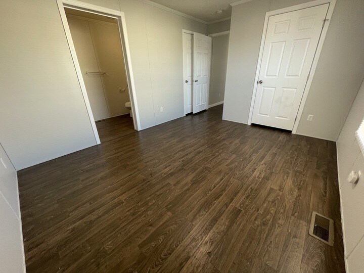 Building Photo - 38012 Chilver Ave