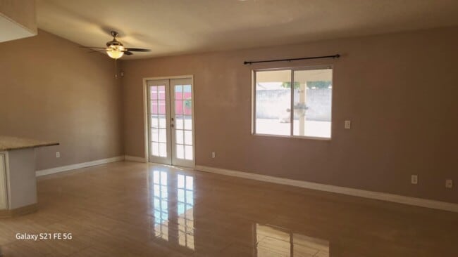 Building Photo - Immaculate 3 Bedroom 2 Bath House locate w...