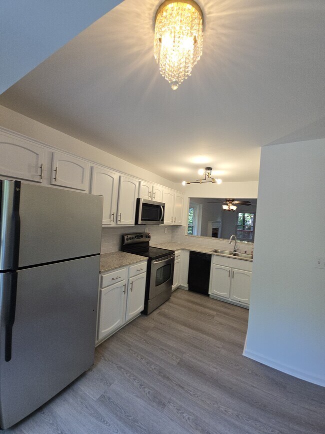 Building Photo - 5034 Laurel Bridge Dr SE