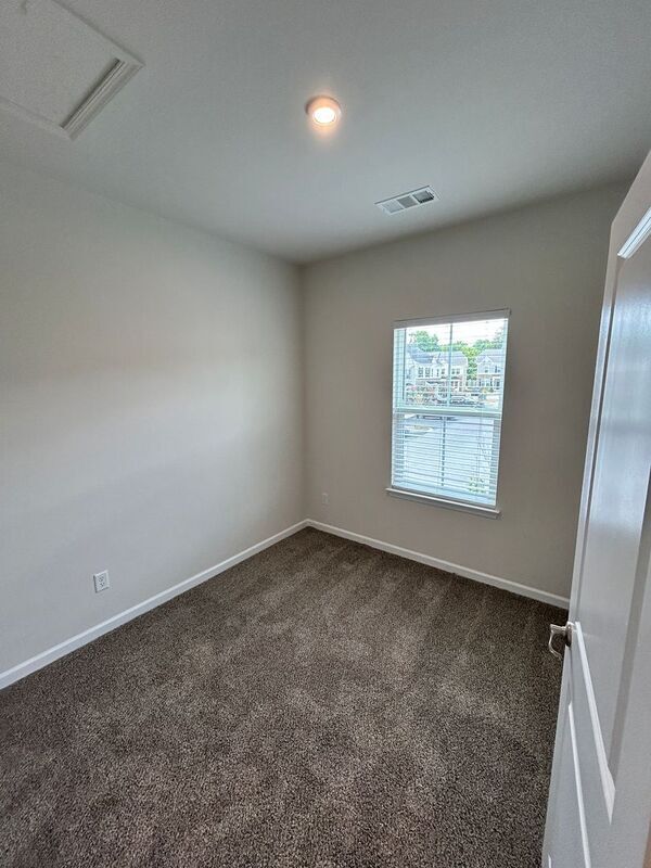 Building Photo - 4316 Summercrest Blvd