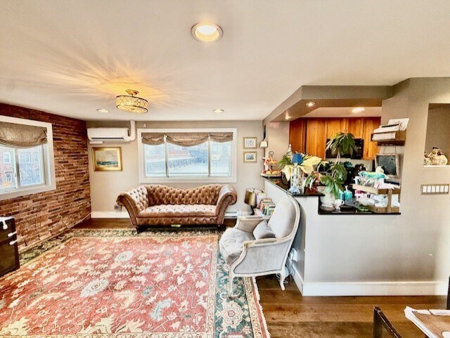 Building Photo - 480 Commercial St