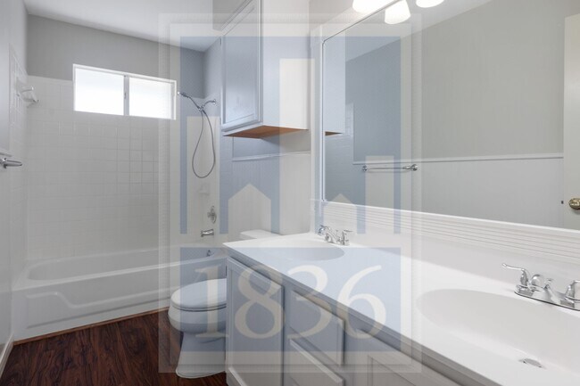 Building Photo - 13210 Vendrell Dr