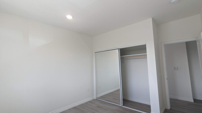 Building Photo - 15120 Logos Ct