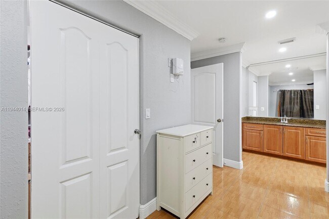 Building Photo - 11025 W Okeechobee Rd