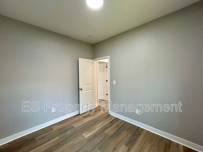 Building Photo - 321 N Kealing Ave