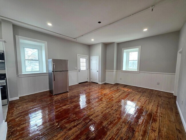 Building Photo - 5 Beacon St