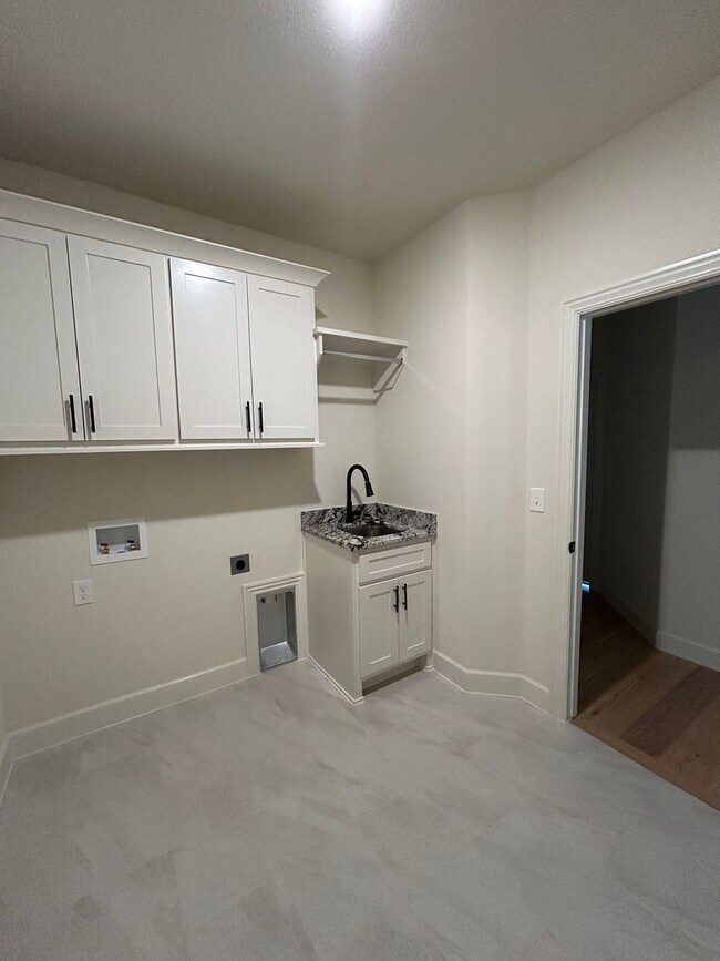 Building Photo - Beautiful Modern Home in Pea Ridge!