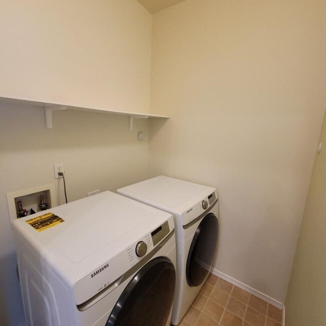 Building Photo - 4 Bedroom plus den, Lacey/Meridian Campus Home for Rent