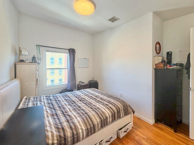 Building Photo - 265 3rd St