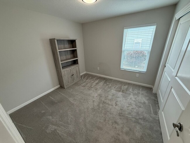Building Photo - Fully Furnished, 3 Bed, 2 Bath, Turnkey ANNUAL Lease in the Village of Lake Denham