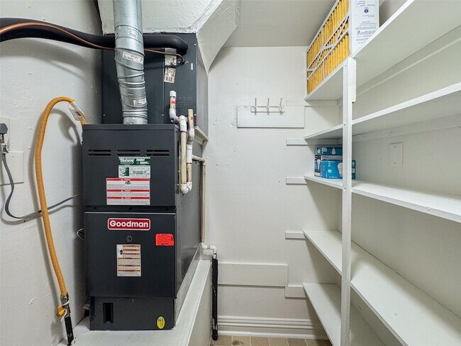 Building Photo - 3263 Bilglade Rd