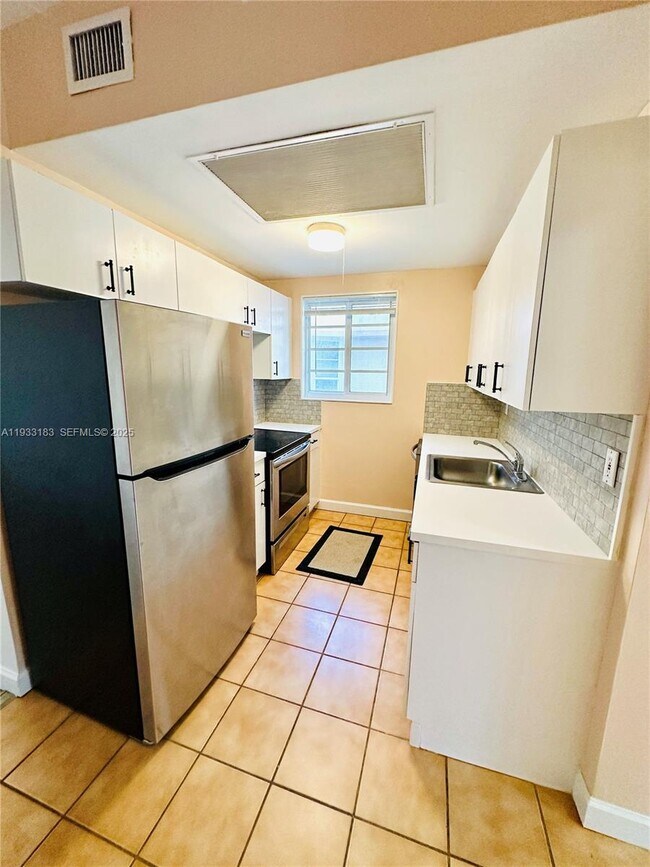 Building Photo - 540 15th St