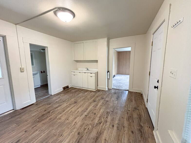 Building Photo - 3 Division St