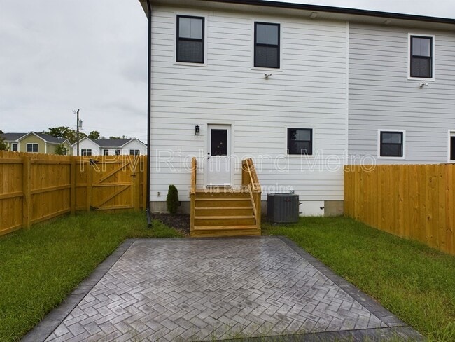 Building Photo - 2218 Perry St