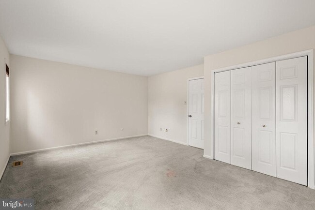 Building Photo - 11 Treaty Dr