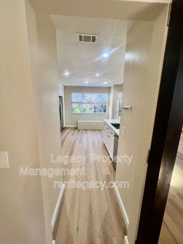 Building Photo - 413 Donaldson Ct