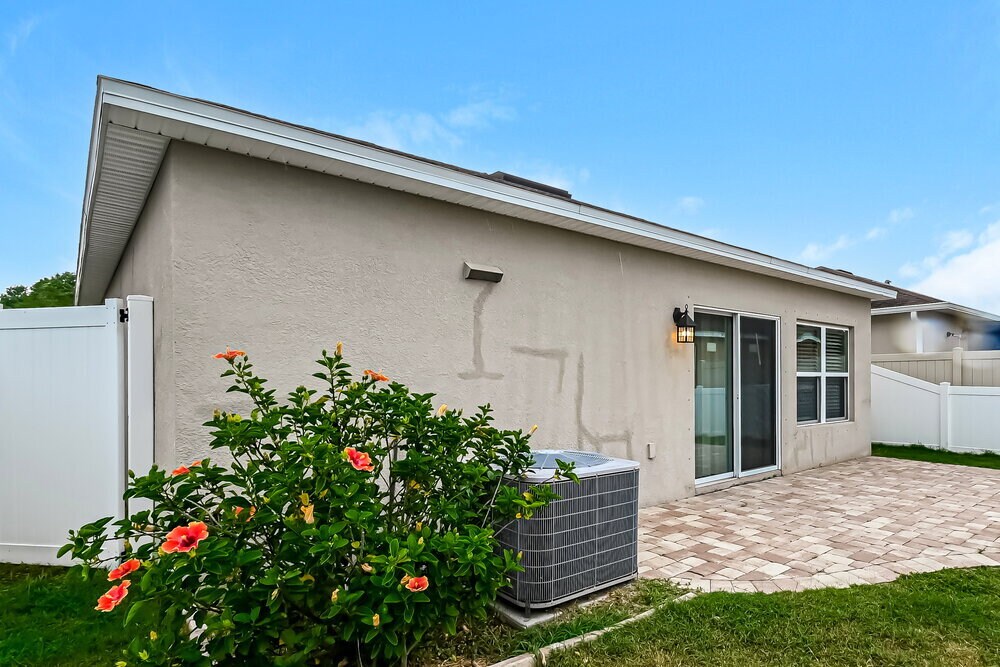 Building Photo - 10641 Laguna Plains Dr