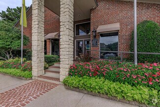 Building Photo - OAKCHASE